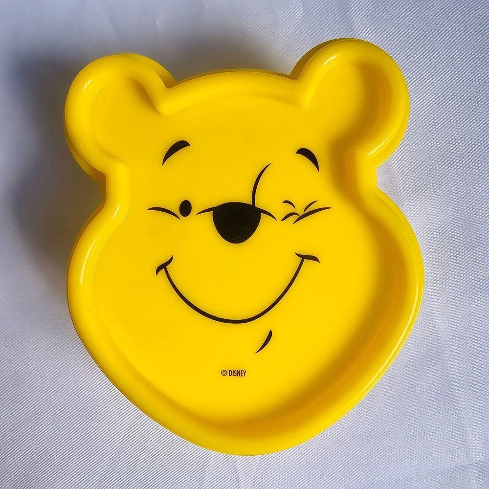 Disney's Winnie the Pooh‎ Winking Storage Container, snack container